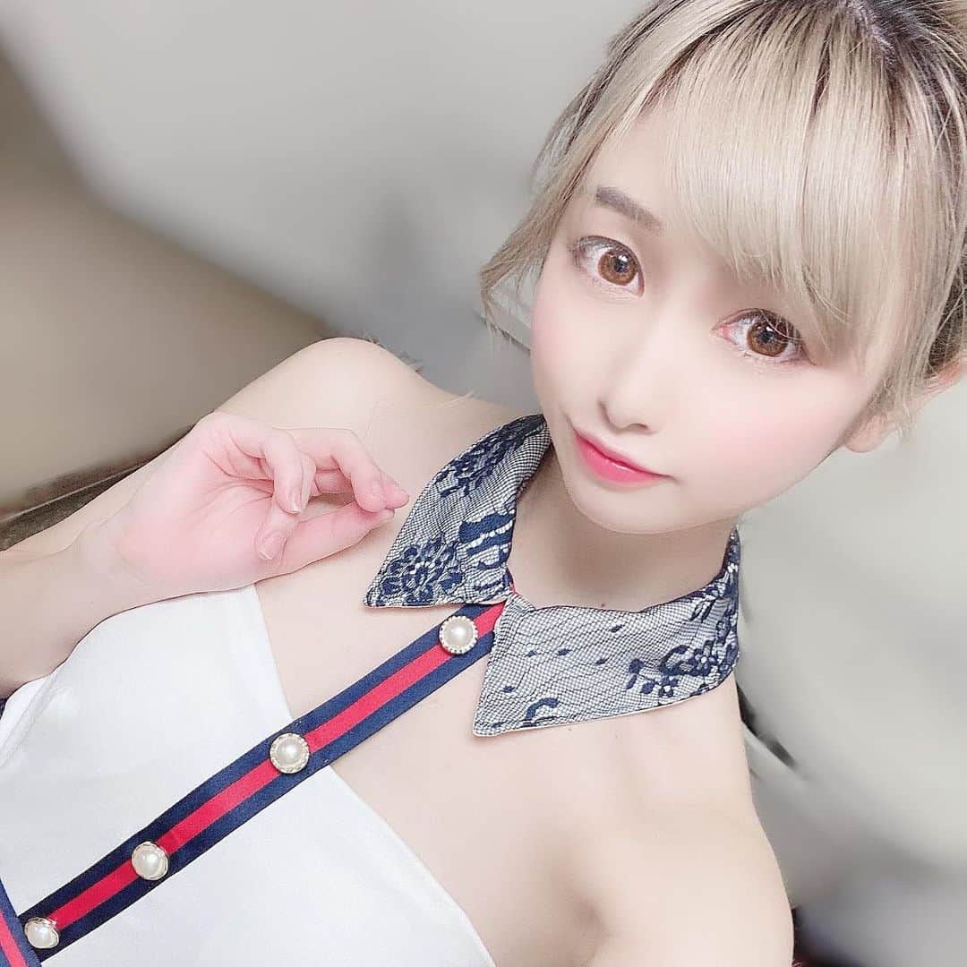 うららのインスタグラム：「出勤してます！  新しいドレス着てみたけど、Sサイズなのにゆるゆるだった😵  #歌舞伎町 #歌舞伎町キャバ嬢 #歌舞伎 #新宿 #ドレス #new #金髪 #派手髪 #派手髪女子 #白 #キャバ嬢 #キャバ #キャバクラドレス #キャバクラ #可愛い #かわいい #綺麗 #キレイ」
