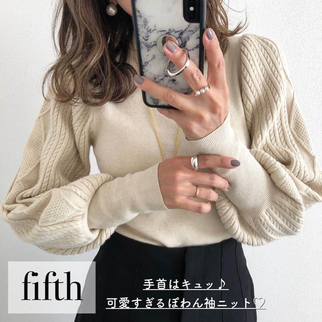 Miyoのインスタグラム：「2020.11.13 ・ @fifth_store で可愛いボリューム袖ニット を発見❤︎ ケーブル編みのぽわん袖と 袖周りがスリムなデザインが可愛すぎる🥰♥️ ほどよくフィットするのでボトムスにin しても着膨れしないのも良い👍🏻✨ ・ #ケーブル編みボリュームスリーブニット …#fifth#fifthtl#フィフス #ハイウエストパンツ …#ZARA#ザラ ストール…楽天 バッグ…#celine#celinetrio ・ ・ ・ #高身長コーデ#秋コーデ#フェミニン#ニット#ケーブルニット#ママコーデ#ママファッション#ロブ#ストール#celinebag#着回しコーデ#ザラコーデ#ザラジョ#ザラジョコーデ#プチプラコーデ#プチプラファッション#シンプルコーデ#カジュアルコーデ#きれいめコーデ#大人可愛い#時尚」