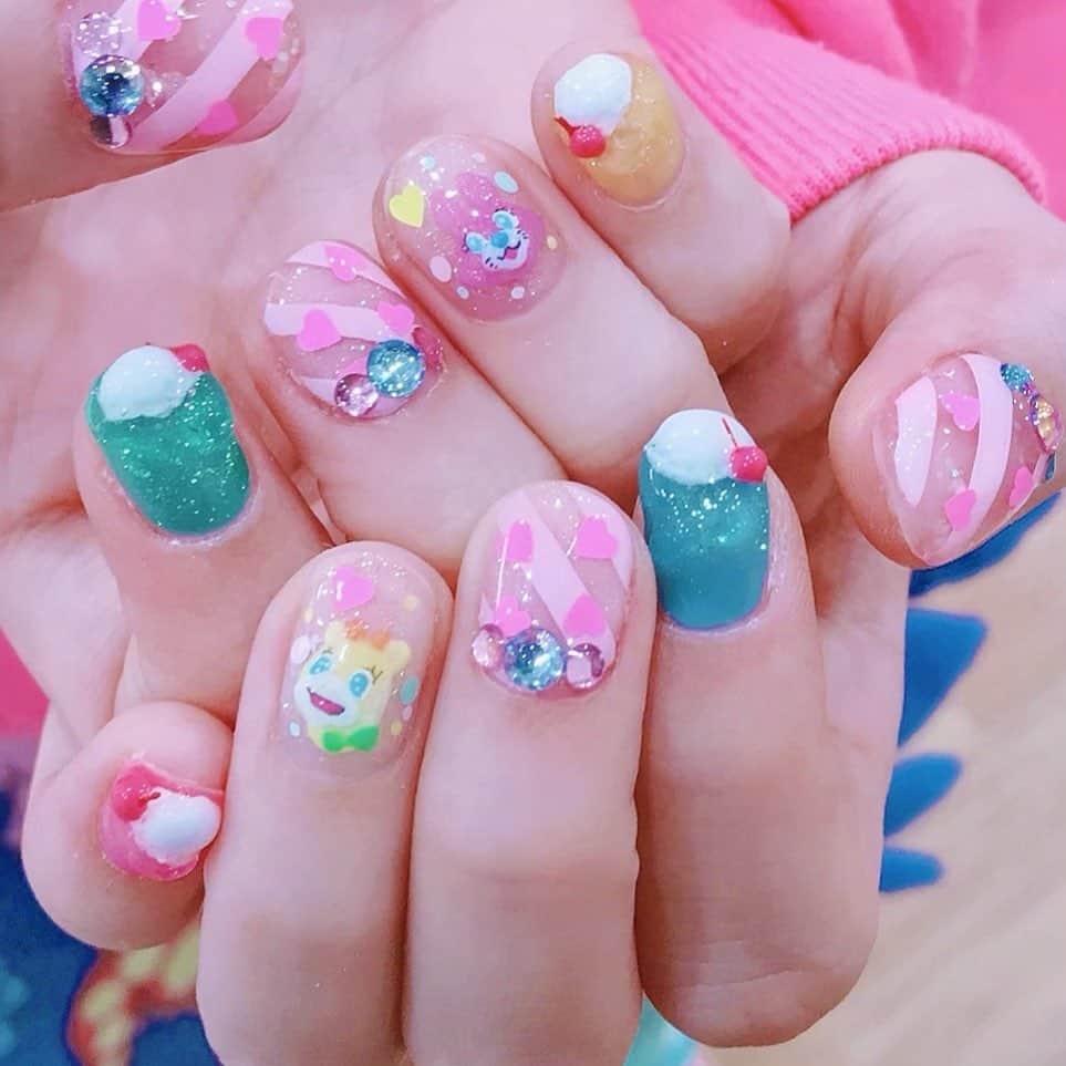 なかやまちえこさんのインスタグラム写真 - (なかやまちえこInstagram)「Kawaii !!⠀ ⠀ #nail #nails #nailart #ネイル #美甲 #ネイルアート  #japanesenailart #manucure #japanesenails #manicurist #gelnails #أظافر #네일아트 #미용 #vẽmóng #ngườiđẹp  #เพ้นท์เล็บ #искусствоногтя #artedeuñas #เพ้นท์เล็บเจล #ジェルネイルデザイン #ネイルデザイン #senikuku #nagelkunst #popnails #kawaii #ポップネイル #colorfulnails #紅林大空 ちゃん @kurebayashiii ⠀ 施術は @aby_sharenail にて。」11月13日 20時58分 - chiekonakayama