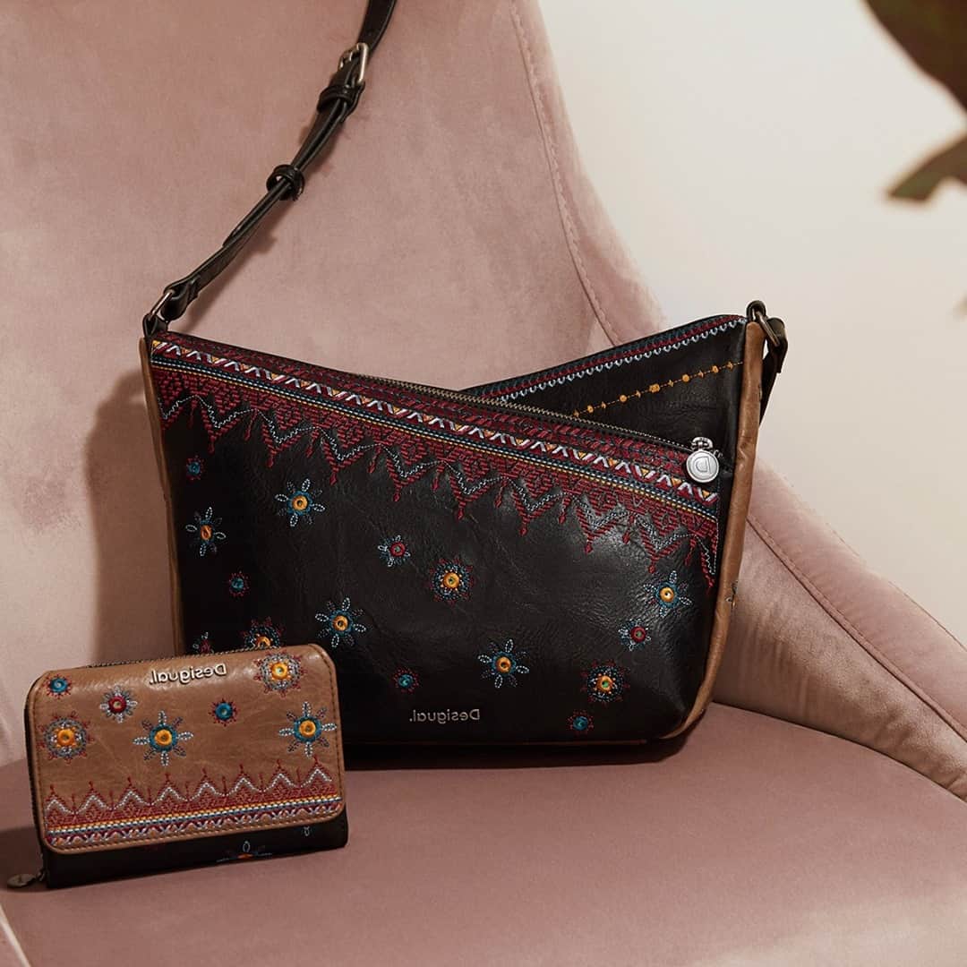 デシグアルのインスタグラム：「Boho style, you’re on the guest list. #CelebrateDifferent #AtHomeGifts」