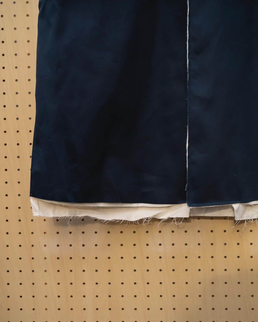 Ryoさんのインスタグラム写真 - (RyoInstagram)「ㅤㅤㅤㅤㅤㅤㅤㅤㅤㅤㅤㅤㅤ @camielfortgens  Puffed Mackintosh Waterproof Cotton  毎シーズン出ている、マッキントッシュクロスに今回はリサイクルダウンを中綿に使用したオーバーコートです！！ カミエルらしい襟や袖口のカットオフ、独創的な雰囲気に仕上がりですね！ これは欲しい… 11/16 から @plus81.official にて販売します！ ㅤㅤㅤㅤㅤㅤㅤㅤㅤㅤㅤㅤㅤ #camielfortgens  ㅤㅤㅤㅤㅤㅤㅤㅤㅤㅤㅤㅤㅤ  ㅤㅤㅤㅤㅤㅤㅤㅤㅤㅤㅤㅤㅤ」11月13日 21時01分 - ryo__takashima