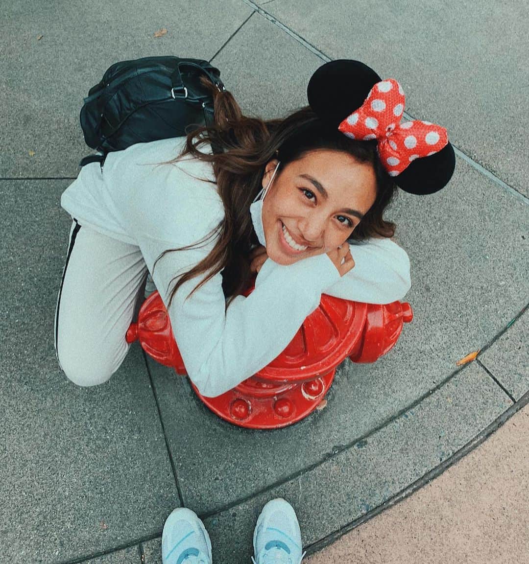 Megha Shrestha のインスタグラム：「Magic is believing yourself  If you can do that you can make anything happen 💫  #minniemouse #tokyodisneyland #happy #whitecode  #christmas」