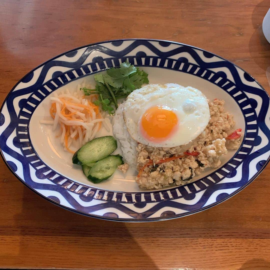 涼川菜月さんのインスタグラム写真 - (涼川菜月Instagram)「🇹🇭﻿ ﻿ ﻿ ﻿ タイ料理あんまり得意じゃないけど﻿ ガパオライスだけはめちゃめちゃ好き🤦🏼﻿ ﻿ ﻿ むしろ好きな食べ物ランキング﻿ 10位には入るし﻿ ﻿ ﻿ よく作る料理10位にも入る🍳﻿ ﻿ ﻿ ﻿ ﻿あっこれは外食です😤」11月13日 21時10分 - nachia_p