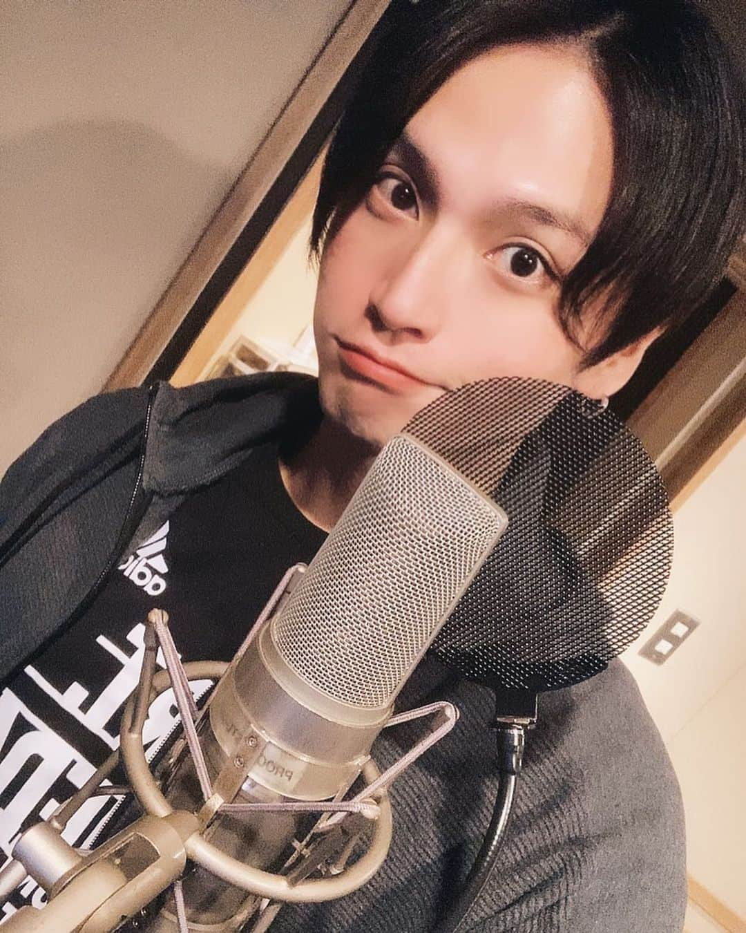 友常勇気さんのインスタグラム写真 - (友常勇気Instagram)「I'm done for today🤗🎊 and I cut my hair(○´∀｀○) refresh✨✨✨ #友常勇気 #青山オペレッタ #収録 #その後 #ハンズアップ #稽古行ってきました よし坊に、 #谷佳樹 髪切ったのわかる？？😚 って聞いたら、 マジわからん🤣 言われた。笑笑 ま、空いただけだから分からんか🤣笑 #髪切ったよアピール」11月13日 21時19分 - yuki_tomotsune