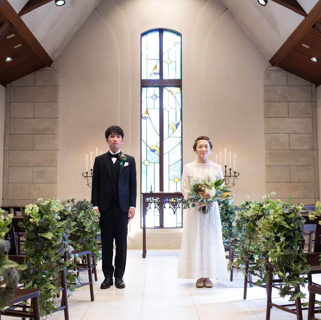 The Sally Garden（ザ サリィガーデン）さんのインスタグラム写真 - (The Sally Garden（ザ サリィガーデン）Instagram)「. . 新婦様と新郎様。 向かい合ったワンシーン。 . #花嫁ヘアアレンジ も ピアスも ブーケも全てこだわって。 . トータルコーディネートが ナチュラルでおしゃれ。 . . . ・。*・。*・。*・。*・。*・。*・ . 🏠公式ホームページは @the_sally_garden のURLから💕 ☞http://sally-garden.jp/ . お気軽にお問い合わせ下さい！ . ． ・。*・。*・。*・。*・。*・。*・ サリィ"５大"おすすめPOINT👰♡ ・。*・。*・。*・。*・。*・。*・ . （１）完全貸切ウエディング🏠💕 . 鮮やかな緑と光が包む。 別荘に友人や家族を招くようにリラックスできる空間 . ┈┈┈┈┈┈┈┈┈┈┈┈┈┈┈┈┈┈┈ （２）360度ゲストを囲むガーデン挙式🌿 . 憧れのガーデン挙式と 人気のラスティックウェディングが叶う . ┈┈┈┈┈┈┈┈┈┈┈┈┈┈┈┈┈┈┈ （３）ゲストの喜びが鍵になる👰🤵✨ . ふたりの想いやイメージを汲み取り、 おもてなしのプロとしてチームサリィが 一丸となり理想のウエディングを創り上げます。 . ┈┈┈┈┈┈┈┈┈┈┈┈┈┈┈┈┈┈┈ （４）笑顔が広がる美食🍽💕 . 幅広い年齢層から支持される美食 お箸で年配ゲストも食べやすい気配りも。 . ┈┈┈┈┈┈┈┈┈┈┈┈┈┈┈┈┈┈┈ （５）アクセス🚘🌟 . 最寄り駅から5分!! 国道50号線付近にあり各方面から訪れやすい。 . ・。*・。*・。*・。*・。*・。*・ #ザサリィガーデン  #栃木結婚式 #花嫁diyレポ #ブーケ手作り #ブーケ迷子 #花嫁ブーケ #結婚式ブーケ #プレ花嫁準備中 #ブーケブルズ #手作りブーケ #ドライフラワーブーケ #クラッチブーケ　 #ウェディングブーケ #造花ブーケ #持ち込みブーケ #ガーデンウエディング #ナチュラルウエディング #gardenwedding #naturalwedding #プラコレ #Dressy花嫁 #ゼクシィ2020 #2020秋婚 #2020冬婚 #2021春婚 #2021夏婚」11月13日 12時24分 - the_sally_garden