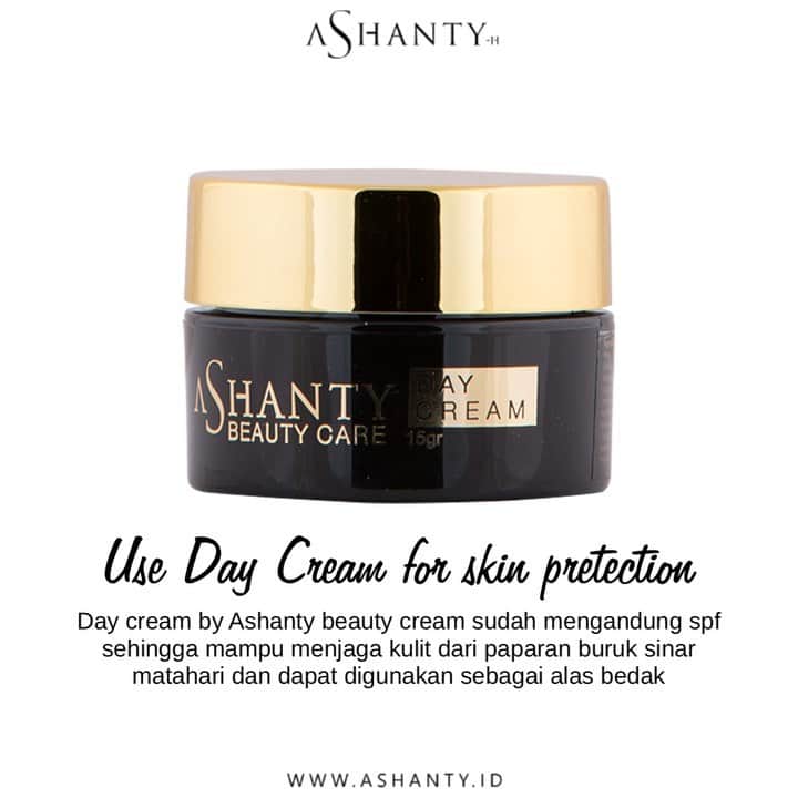 ASHANTY BEAUTY CREAM OFFICIALのインスタグラム：「Use Day Cream for skin pretection. Day cream by Ashanty beauty cream sudah mengandung spf sehingga mampu menjaga kulit dari paparan buruk sinar matahari dan dapat digunakan sebagai alas bedak 🖤  _____________________________ Informasi dan pemesanan  Ashanty Beauty Cream Chat Via WA : WA: 081293823950 WA: 081287388885 WA: 087778489900 WA: 085781140354 ⚡️ Fast Respons Click Link On Bio Instagram @ashantyid ❣️ ______________________________ #ashantybeautycream #creamashanty #skincareashanty #skincare #skincareartis #skincarelokal #creamwajah #creamperawatanwajah #obatjerawat #jerawat #kosmetik #krimwajah #creamwajah #whiteningcream #ashantyid #ashanty」