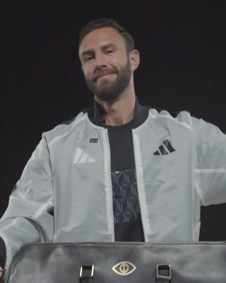ミゲル・ラジュンのインスタグラム：「Banda para celebrar la llegada de @culto.futbol, la mejor tienda en línea de fútbol en México, voy a regalarles mis xghosted de Adidas autografiados, para participar deben:   1. Dale like a este post  2. Seguir a @culto.futbol y a mi 3. En un comentario sobre esta publicación etiquetar a dos amigos con los que compartes la pasión por el futbol   - El ganador deberá cumplir con todos los requisitos y será elegido de manera aleatoria el 30 de Noviembre a través de la cuenta de @culto.futbol  - Instagram Inc. no tiene relación alguna con esta dinámica」