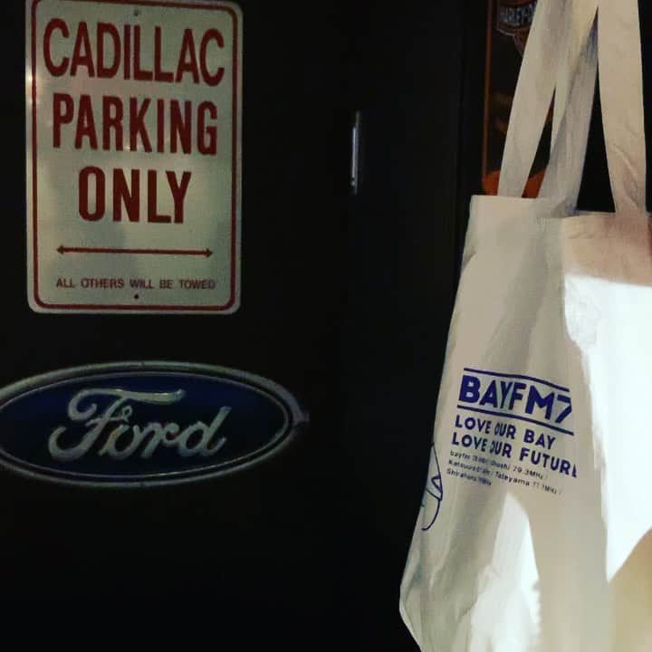 ケイ・グラントのインスタグラム：「ツイに！GARAGEでFEN(現AFN)を聴けるようになった〜😭😭😭💕😘😘😘😘😘😘」