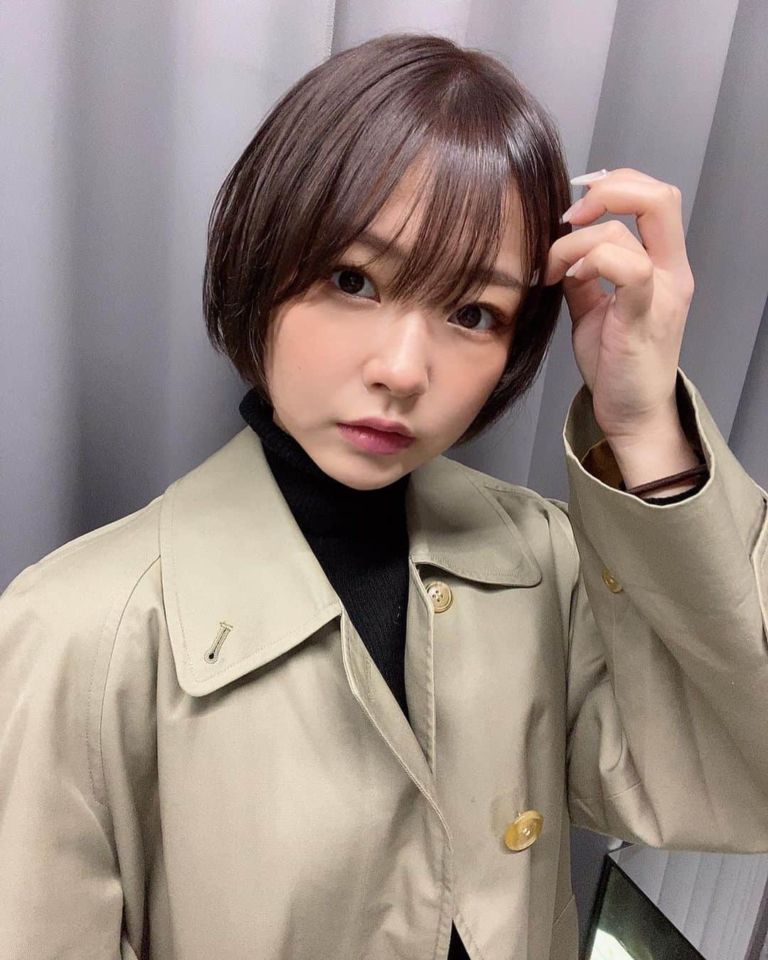 友田紗季のインスタグラム：「髪暗くしてボブにするために整えてもらったぁ  #ミスコン #ミス立教 #ヘアカラー  #ショートカット女子」