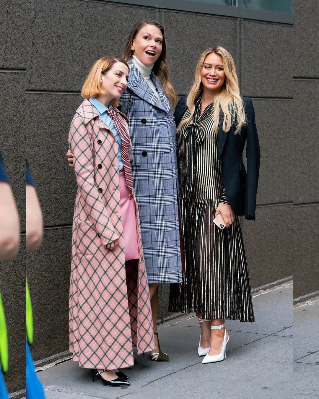 Just Jaredさんのインスタグラム写真 - (Just JaredInstagram)「Hilary Duff, Sutton Foster and Molly Bernard gather for a rare photo together as they film scenes for “Younger” in NYC this week #hilaryduff  #suttonfoster  #mollybernard  #Younger  Photos: Getty」11月13日 13時07分 - justjared