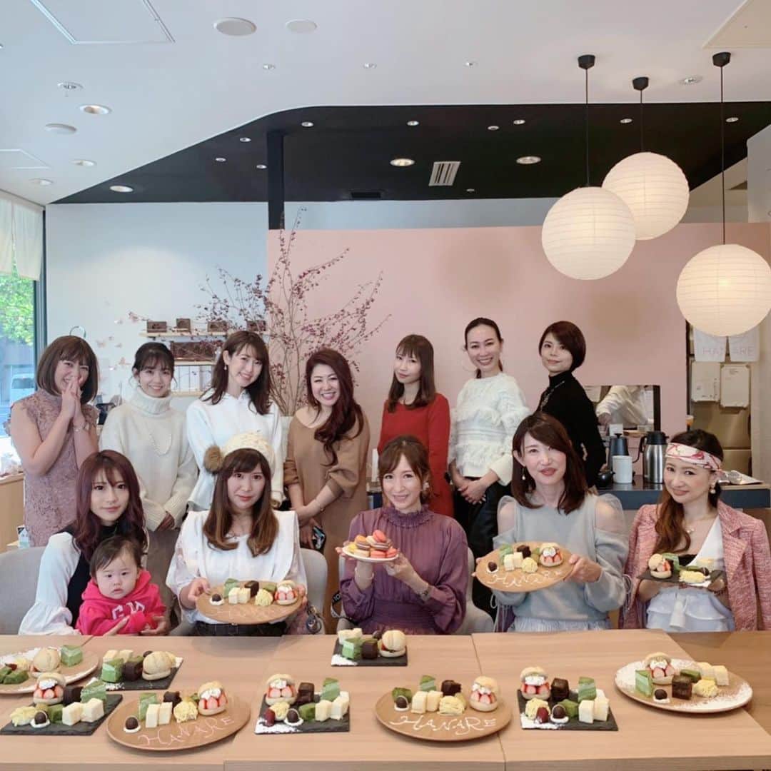 渋谷恭子さんのインスタグラム写真 - (渋谷恭子Instagram)「本日初めての #和スイーツ女子会 を開催させて頂きました😋  コラボ開催のお声掛けをしてくださった社長の伶香さん　@reika_yasuhara  大三萬年堂hanareの皆様 @daisan_hanare @hanare_secretary  一緒に主催のいくちゃん @ikunail   急な開催になりましたが、お忙しい中、いらしてくださった皆様  @mikakohisa @mikuo0603 @777natsuki @kaori_hydrangea @harukambo @ayumi0724m @happy_akirinchang @tokiyo_ @nyantomo0121  @erika0825erika   本当にありがとうございました❤️  詳しいことはまた後ほど〜 　　 #大三萬年堂hanare #淡路町カフェ #秋葉原カフェ #御茶ノ水 #女子会 #和カフェ #手土産 #和スイーツ #スイーツ好きな人と繋がりたい #ママ #ママライフ #ママスタイル #ママ友 #ママファッション #ママコーデ #恭子の365日スイーツ」11月13日 13時13分 - kyoko.86