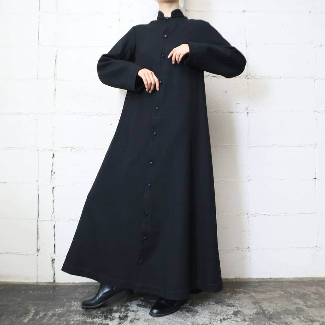 吉祥寺 古着屋 Orfeoのインスタグラム：「1920~30's Vintage Cassock   #orfeo #kichijoji #tokyo #vintage #used #fashion #coordinate #outfit  お問い合わせはインスタグラムのプロフィール掲載のメールアドレスにお願いいたします。コメント、DMでのお問い合わせは受け付けておりませんのでご了承ください。 ONLINE SHOPの商品も店頭にてご購入頂けます。気になる商品がございましたらスタッフにお声掛けください。  新型コロナウィルス感染拡大防止策を徹底した上で営業をしております。マスクの着用、入店時にアルコールでの消毒をお願いいたします。」