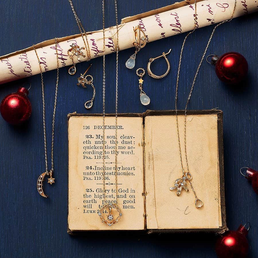 nojess_officialさんのインスタグラム写真 - (nojess_officialInstagram)「.﻿ 【2020 Winter Collection_many way accessory 】 ﻿ 「新しい自分へ」導いてくれる月、絆を意味するサークル、神聖なパワーをもつと伝えられているヤドリギ。﻿  繊細なモチーフにはダイヤモンドがキラリと輝き、シーンに合わせて様々なチャームのアレンジが楽しめるメニーウェイアクセサリーです。﻿  自分へのご褒美にも、大切なあの人へ贈るプレゼントにもおすすめ。 ﻿ ﻿ #nojess #accessories #jewelry #coordinate #necklace #piercedearrings #motif #newarrival #winter #wintercollection #newarrivals #ノジェス #アクセサリー #ジュエリー#コーディネート #ネックレス #ピアス #モチーフ #冬 #ギフト #プレゼント #ご褒美 #新作」11月13日 13時24分 - nojess_official
