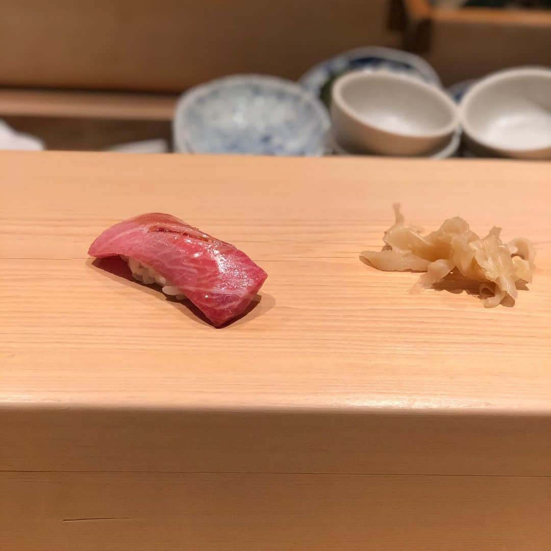 藤川球児さんのインスタグラム写真 - (藤川球児Instagram)「お寿司ランチ🍣 美味しく頂いてます 撮り方が…勉強します🙏 #kyuji22 #お寿司」11月13日 13時37分 - fujikawa_kyuji22