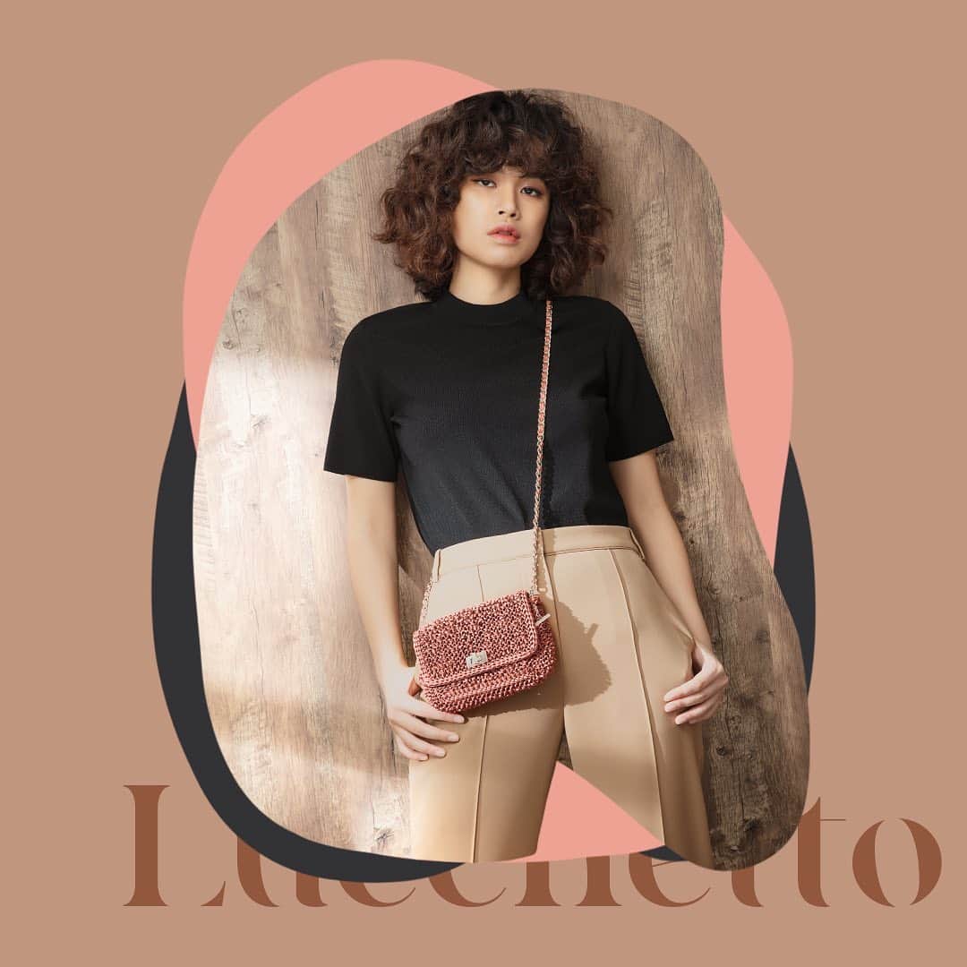 ANTEPRIMAさんのインスタグラム写真 - (ANTEPRIMAInstagram)「Classic never fade! Everyone’s favourite #LUCCHETTO is painted with romantic and bold seasonal shades for the sake of hanging around with you in different year-end parties!   #ANTEPRIMA #WIREBAG #FW20 #FallWinter2020 #Classic #Style #Fashion #Italian #Luxury #InstaBag #Design #Lifestyle #Urban #Handcraft #アンテプリマ #패션​」11月13日 13時39分 - anteprimaofficial