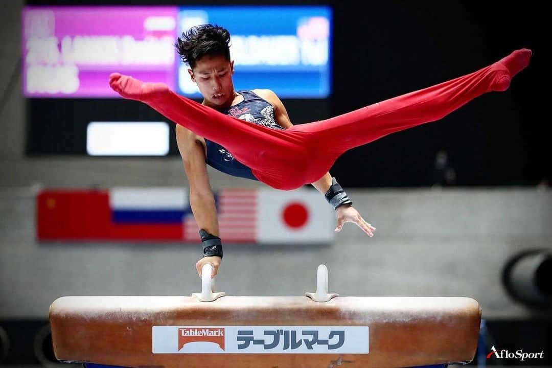 のインスタグラム：「Yul Moldauer,  Photo: @yohei_osada.aflosport   NOVEMBER 8, 2020 - Artistic Gymnastics : 2020 Friendship and Solidarity Competition Men's Pommel Horse at 1st Yoyogi Gymnasium, Tokyo, Japan.」