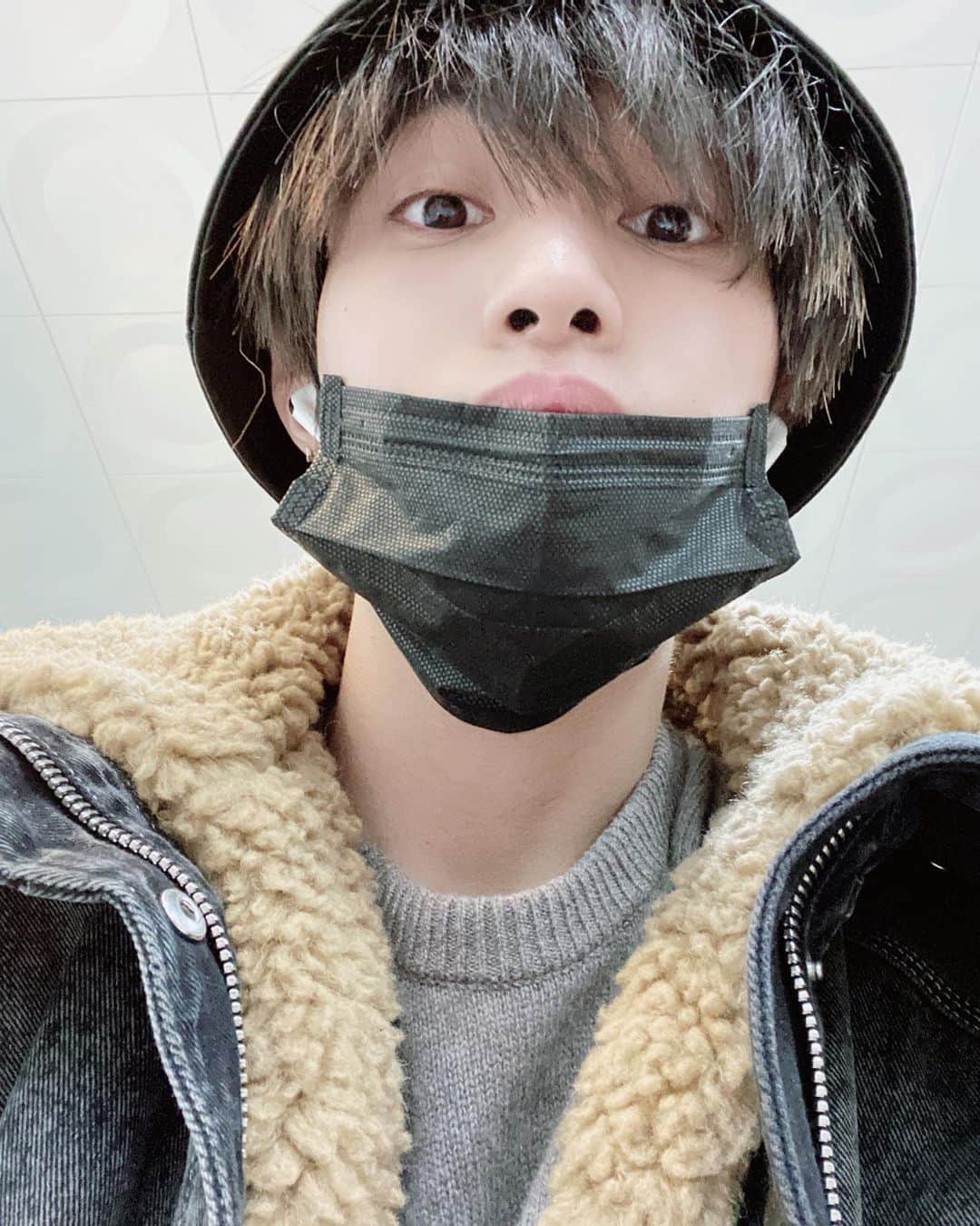 ヤンヤン（YangYang）さんのインスタグラム写真 - (ヤンヤン（YangYang）Instagram)「추워~~」11月13日 13時47分 - yangyang_x2
