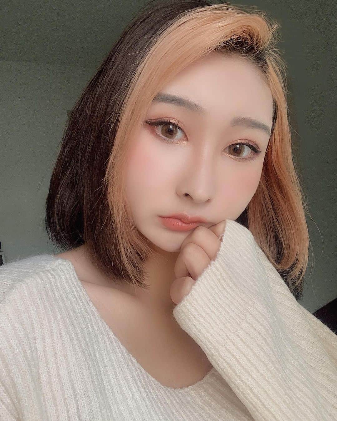 雪琴(YUKI) / DJ YUXIのインスタグラム：「大好きなニットの季節になってきた🧡  今日は久々visionでDJ楽しみだな〜🤟 来る人遊びましょう〜🔥🔥  #セルフィ #selfie」