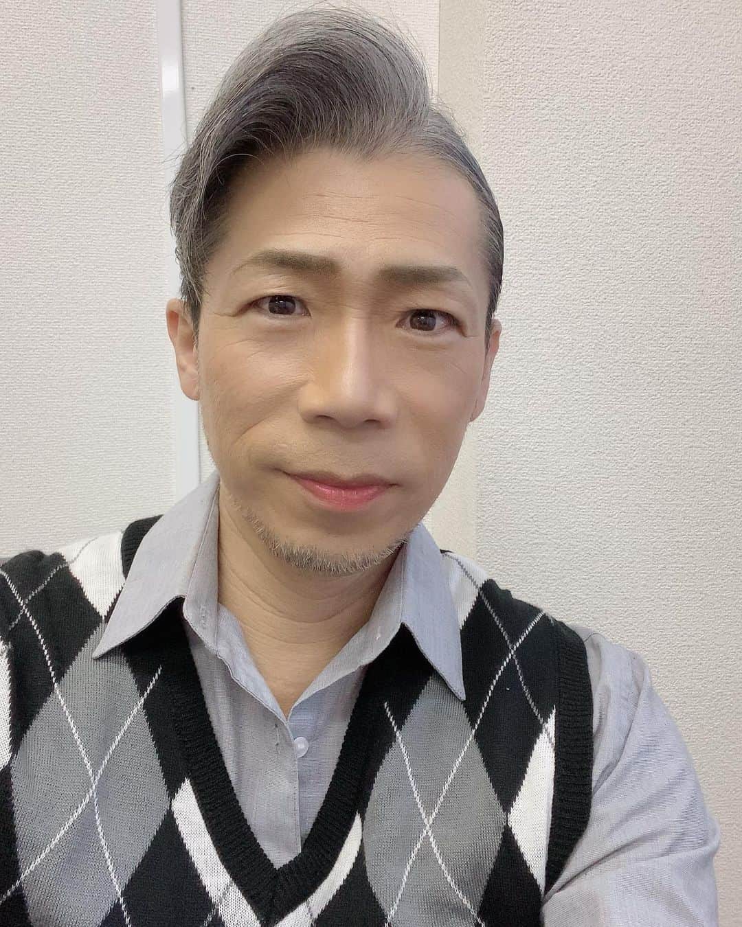 火口秀幸のインスタグラム：「#チケット #発売中 です #吉本坂46 #定期公演　#第2弾 #HideboHプロデュース公演  #よしもと有楽町シアター #20時〜　#毎週金曜日　 皆様　お待ち致しております  http://yoshimotozaka46.com/news/?id=229」