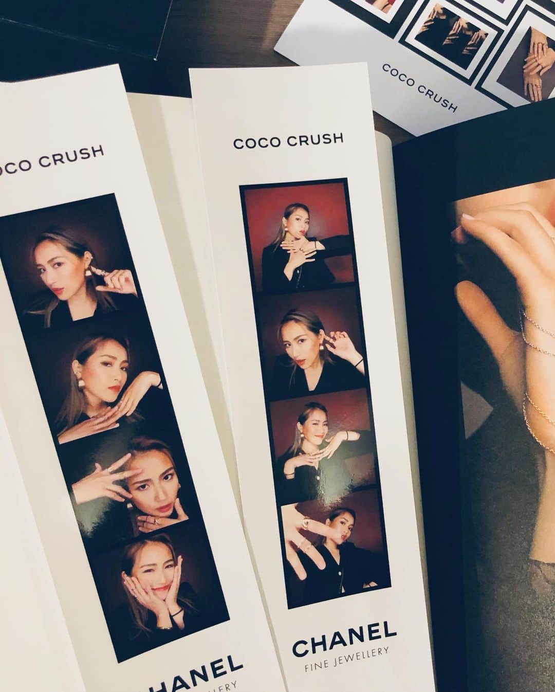 安柏兒のインスタグラム：「#COCOCRUSH  #CHANELFineJewelry  @chanelofficial   戴好戴滿 全部帶走 ～ （開玩笑的）  有導覽的介紹總是特別棒 更了解品牌以及設計的故事   🖤🤍」