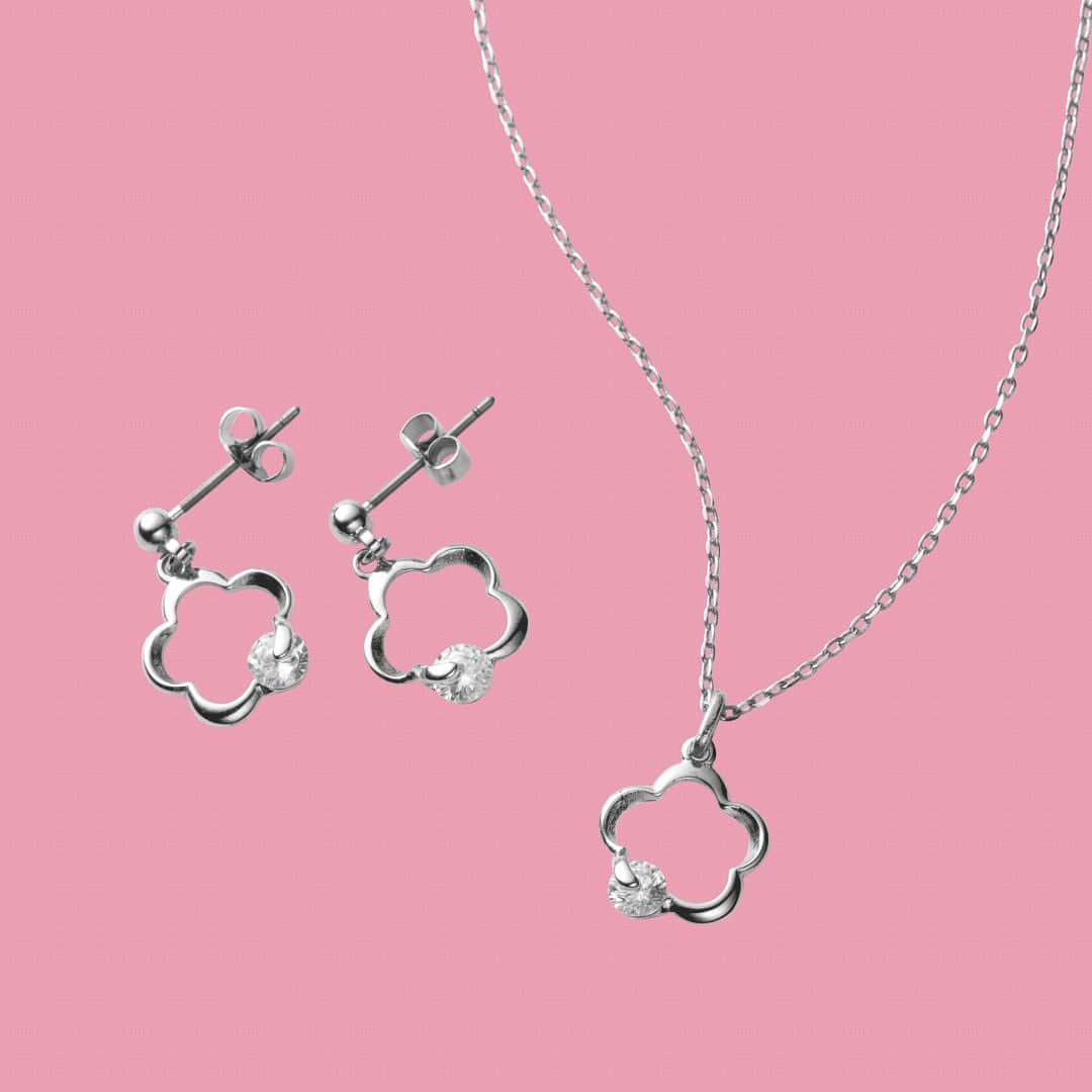 のインスタグラム：「#ツイストアウトラインネックレス #ツイストアウトラインピアス - #MARYQUANT #2020WINTER #NEWITEMS #FASHION #NECKLACE #EARRINGS - #マリークヮント #ネックレス #ピアス #アクセサリー #冬アクセサリー #秋冬アクセサリー #冬アクセ #プレゼント #ギフト」