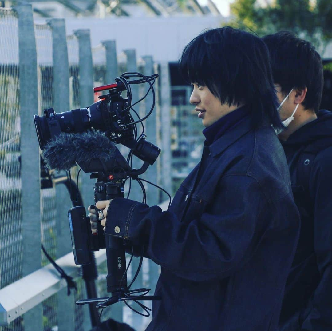 山本彰吾さんのインスタグラム写真 - (山本彰吾Instagram)「. . . MVオフショット解禁📸🖤 . . 監督デビューも😂🎥 . . . #LDHJAPAN #やましょー」11月13日 14時54分 - rampage_yamasho1006