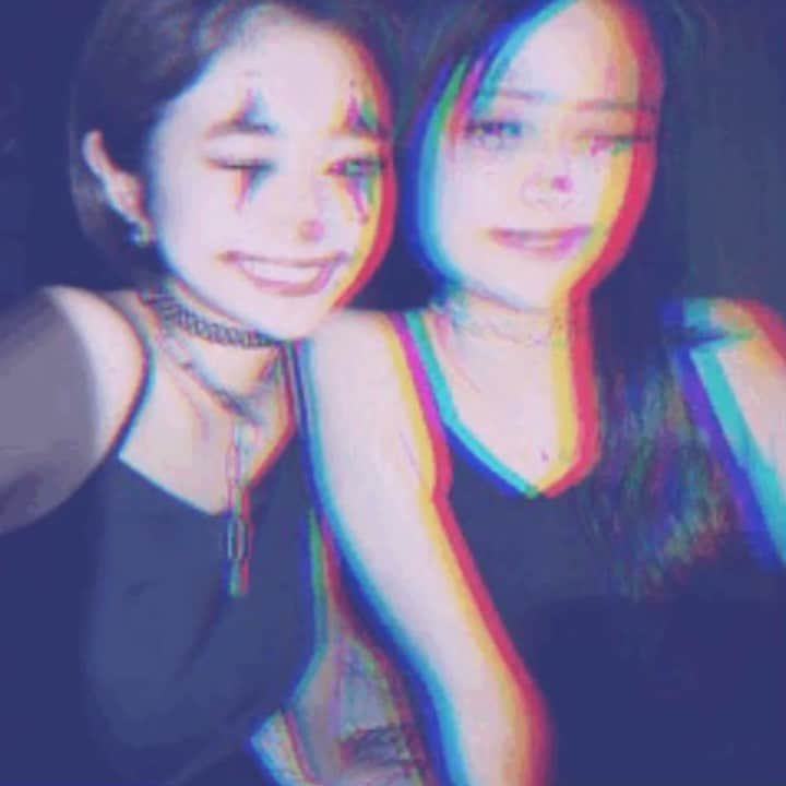 よしかわはるなのインスタグラム：「🤡🖤💔」