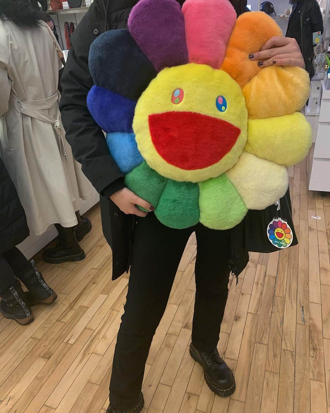 よしかわはるなのインスタグラム：「😃🌼🏳️‍🌈」