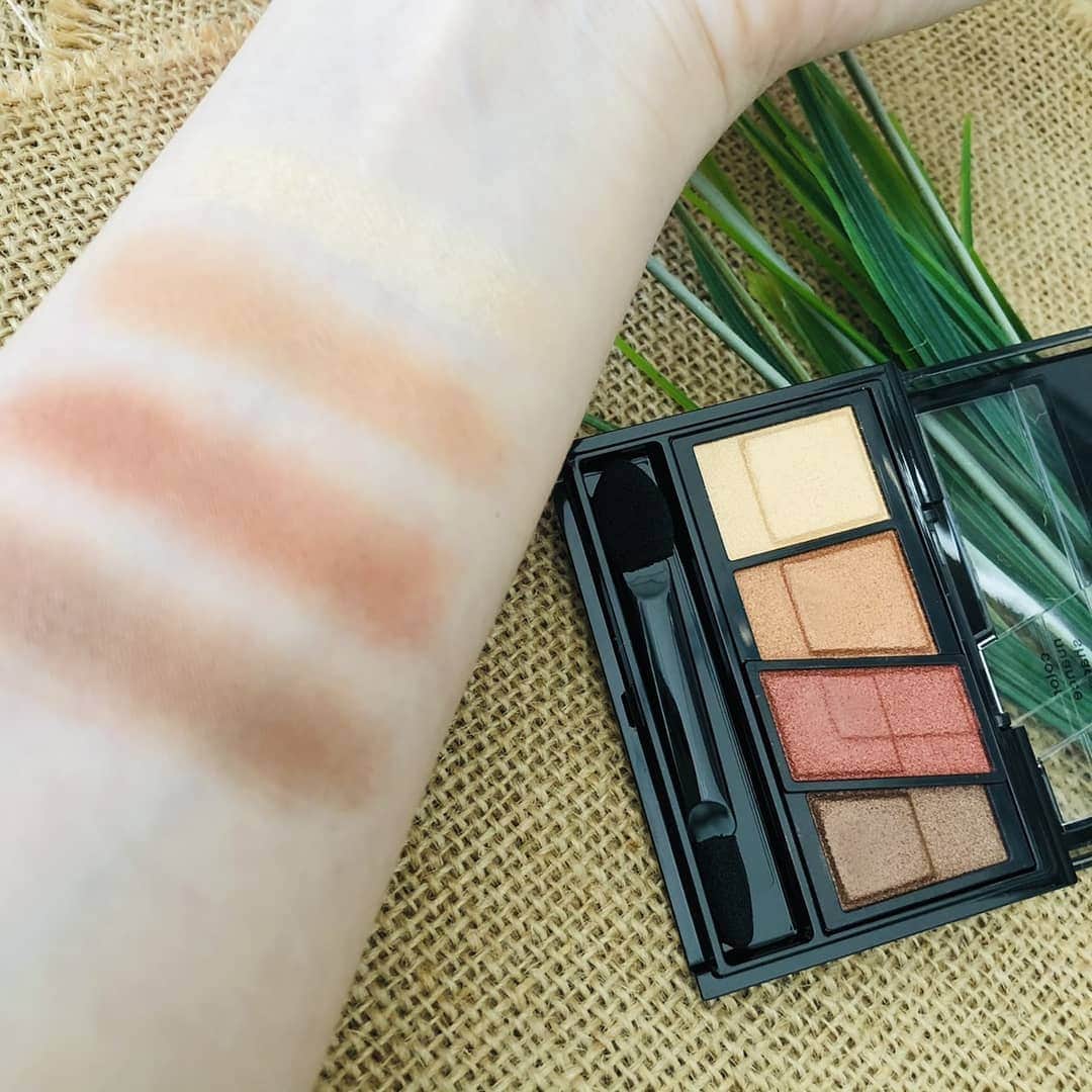 CeCi Thailandのインスタグラム：「สวยปังไปกับ  KATE DESIGNING BROWN EYES อายแชโดว์พาเลตต์เฉดน้ำตาลรุ่นใหม่ ฉีกกฎเดิม ๆ ของการเพิ่มมิติให้ดวงตาโดดเด่น   เบลนด์ให้สวยฟุ้งและกลมกลืนอย่างเป็นธรรมชาติ ครีเอทลุคสวยสะกดใจได้อย่างง่ายดาย มีให้เลือก 8 เฉดสี  แบบจุกๆ  จำหน่ายในราคา 460 บาท ❤ #katethailand」