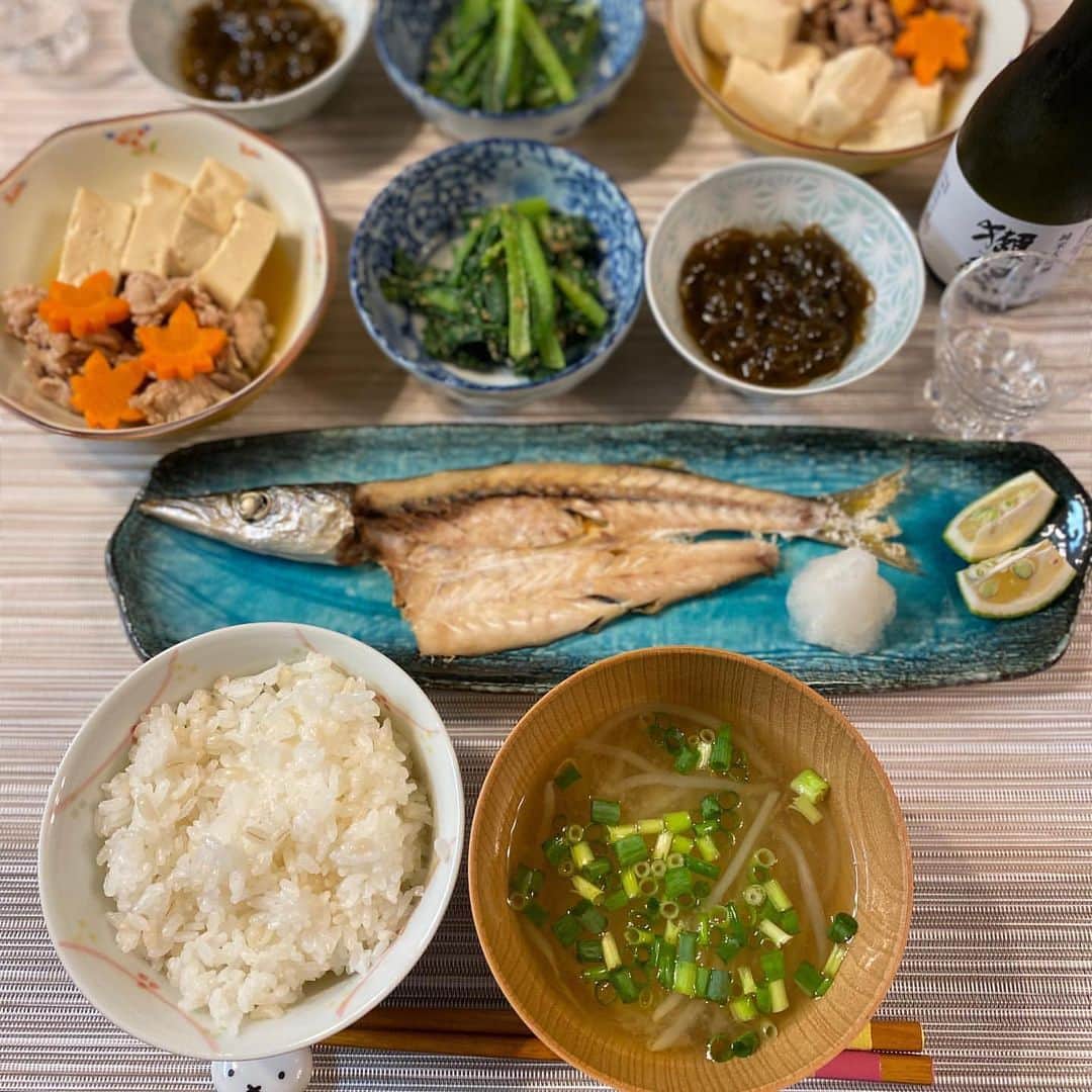 のインスタグラム：「. 11月は和食月間🍚🍵🌾 和食がユネスコの無形文化遺産に登録され、11/24が和食の日に制定されました🥰 そして今日は語呂合わせから、一汁三菜の日☝️ とは言ってもなにつくろうかと悩みますよね… そんな時は伯方の塩HP💻 塩を使ったたくさんのレシピをアップしています💁 私も今日は一汁三菜を意識したメニューをつくりたいと思います😋🍳 #第3期はかたのしおアンバサダー 様のメニューもバランスと彩りのいいものばかり！ ぜひ参考にしてみてください😊✨ . #料理好きな人と繋がりたい#伯方の塩#塩#手作りごはん#簡単レシピ#お手軽レシピ#野菜料理#肉料理#ヘルシー#時短レシピ#今日のごはん#レシピ#一汁三菜#和食#和食ごはん#和食献立#晩ごはん#晩ご飯#和定食#味噌汁」