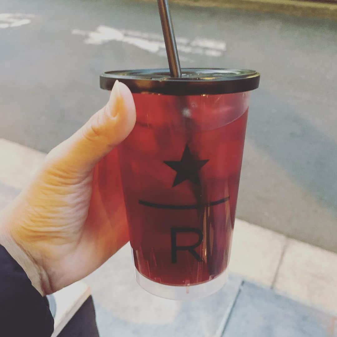 ギャル曽根さんのインスタグラム写真 - (ギャル曽根Instagram)「スタバを飲みました。 インスタ映えを狙いましたが、写真の撮り方って難しい。 ちなみに、アイスティーです。 #外で飲んだら凍えそうなくらい寒かったよ。 #もう冬⛄️ #ホットの季節。」11月13日 16時05分 - galsone_1204