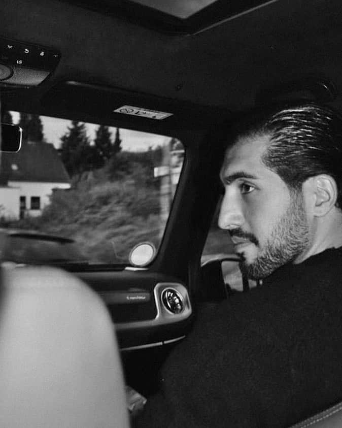 エムレ・カンのインスタグラム：「Weekend loading.. ✔️ Have a good one! #EC23 #weCan」