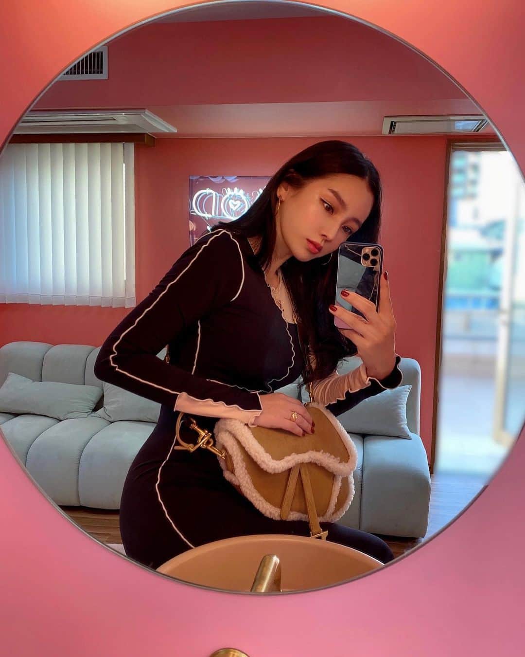 megbabyのインスタグラム：「今日は産後初めて会社へ出勤👩🏻‍💻 リモートでは毎日やり取りしてましたがオフィスに行くとやっぱり元気がでる💕✨🥰  そして、スタッフのみんながサプライズでお祝いもしてくれてほんとに感動🥺❤️改めて感謝です😭💕  突然のインスタLiveもたのしかった☺️」