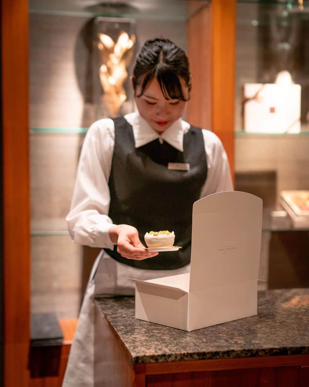Park Hyatt Tokyo / パーク ハイアット東京さんのインスタグラム写真 - (Park Hyatt Tokyo / パーク ハイアット東京Instagram)「Purple Cassis Pot from Pastry Boutique. Bring that luxury hotel taste that you know and love home!  今日のお土産に「ペストリー ブティック」のパープルカシスポットはいかがでしょう。  Share your own images with us by tagging @parkhyatttokyo  ————————————————————— #parkhyatttokyo#luxuryispersonal #pastryboutique #パークハイアット東京 #ペストリーブティック」11月13日 21時35分 - parkhyatttokyo