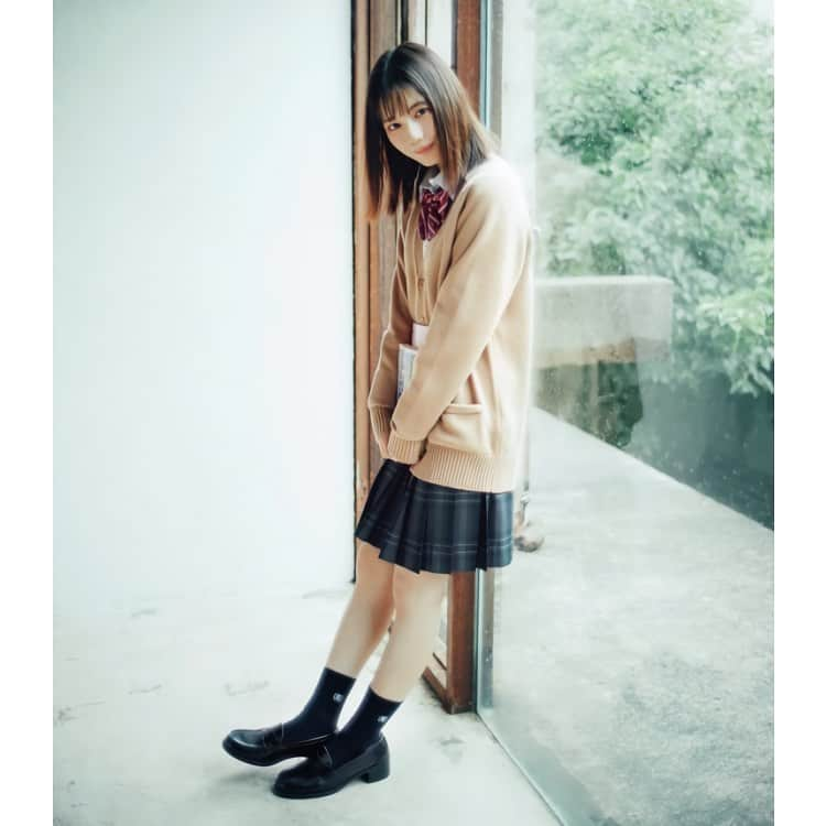 小坂菜緒ファンアカウントのインスタグラム：「制服☺︎  #小坂菜緒#こさかな#日向坂46#seventeen #小坂推し」