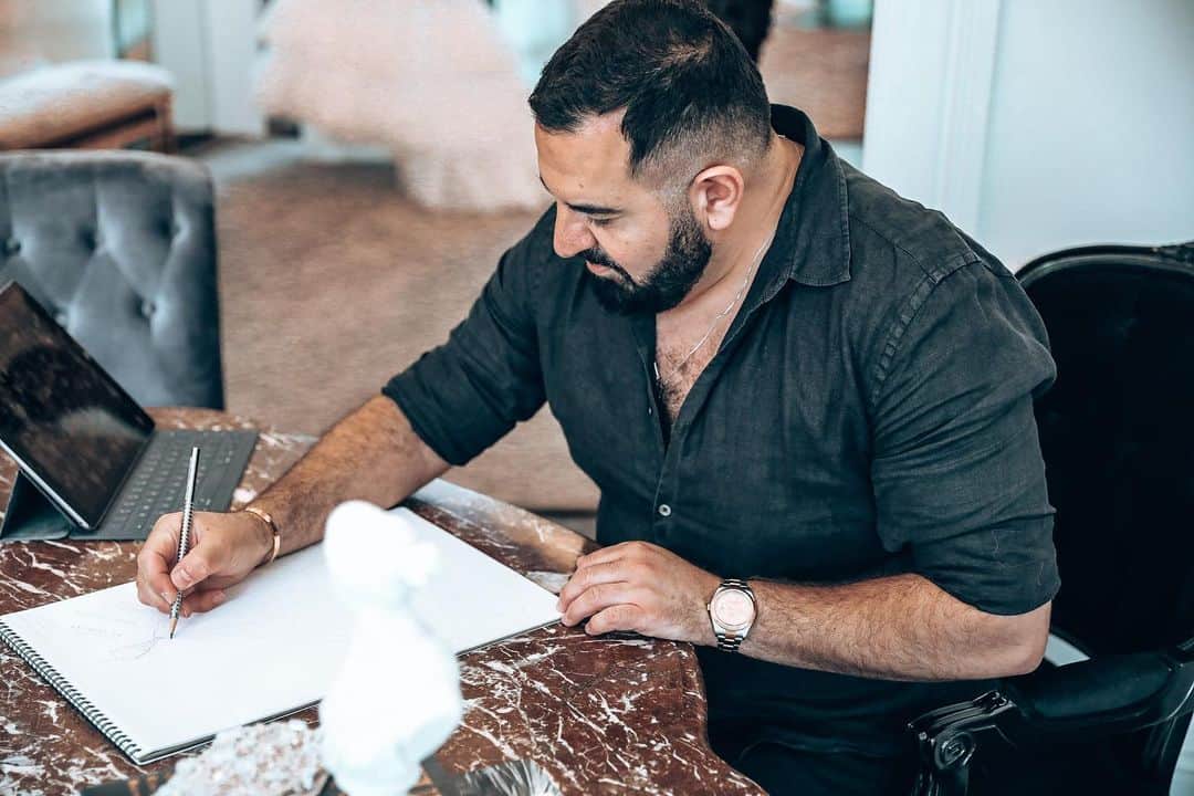 Steven Khalilさんのインスタグラム写真 - (Steven KhalilInstagram)「Every couture creation starts with a custom design personally sketched for you #StevenKhalil #StevenKhalilBride #KhalilBride」11月13日 16時26分 - steven_khalil