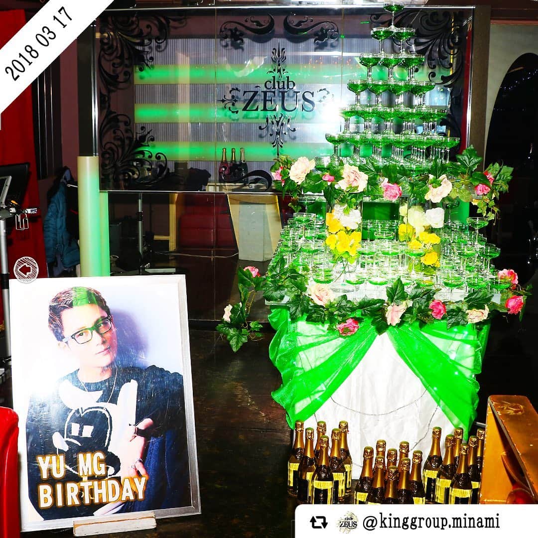 ホス キンのインスタグラム：「【Pickup‼️】 2018年3月にZEUSで開催された優マネージャーのバースデーイベント！！ . クールでかっこいい印象の優マネージャーですが、 当時、ぬいぐるみを抱え一緒にシャンパンを注ぐなど、可愛らしい一面も見ることが出来ました♥ ・ またギャップがたまりませんね‼✨ ・ そんなお茶目な優マネージャーが気になる方はぜひインスタも覗いてみてください‼ . 優マネージャーのインスタはこちら💁‍♂ @zeus.host.you . お店のインスタはこちら🏘 @kinggroup.minami . @hoskininfo . #ホスキン #ZEUS . #ホスト #ホストクラブ #イベント #水商売 #クラブ #イケメン #男前  #酒 #シャンパン #シャンパンタワー #バースデー #誕生日 #モエ #ドンペリ #テキーラ #クラブ #大阪 #大阪ミナミ #ミナミ #心斎橋 #道頓堀 #宗右衛門町 #難波 #なんば . #hoskin #osaka #hostclub #followme」