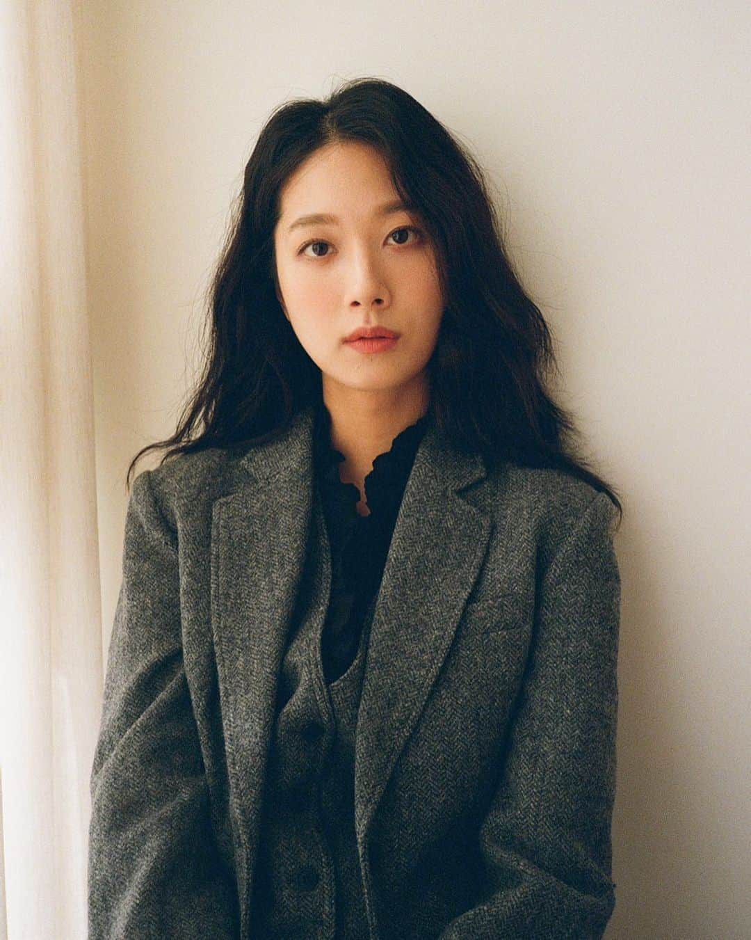 ミナ さんのインスタグラム写真 - (ミナ Instagram)「#민하_필름 - Learn to be thankful for what you already have, while you pursue all that you want.」11月13日 16時36分 - blossomh_