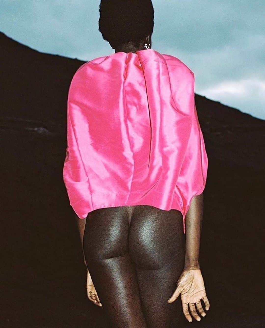 ルッツさんのインスタグラム写真 - (ルッツInstagram)「PINK PEONY JACKET  photographed on Niko by Lotte van Raalte @lottevanraalte for GLAMCULT Magazine, styling and casting by @lisadymph, beauty by @davidkoppelaar  #pink #peonyjacket #lottevanraalte #lisadymph #davidkoppelaar #glamcult #lutzhuelle #lutz_signatures」11月13日 16時36分 - lutz_huelle_paris