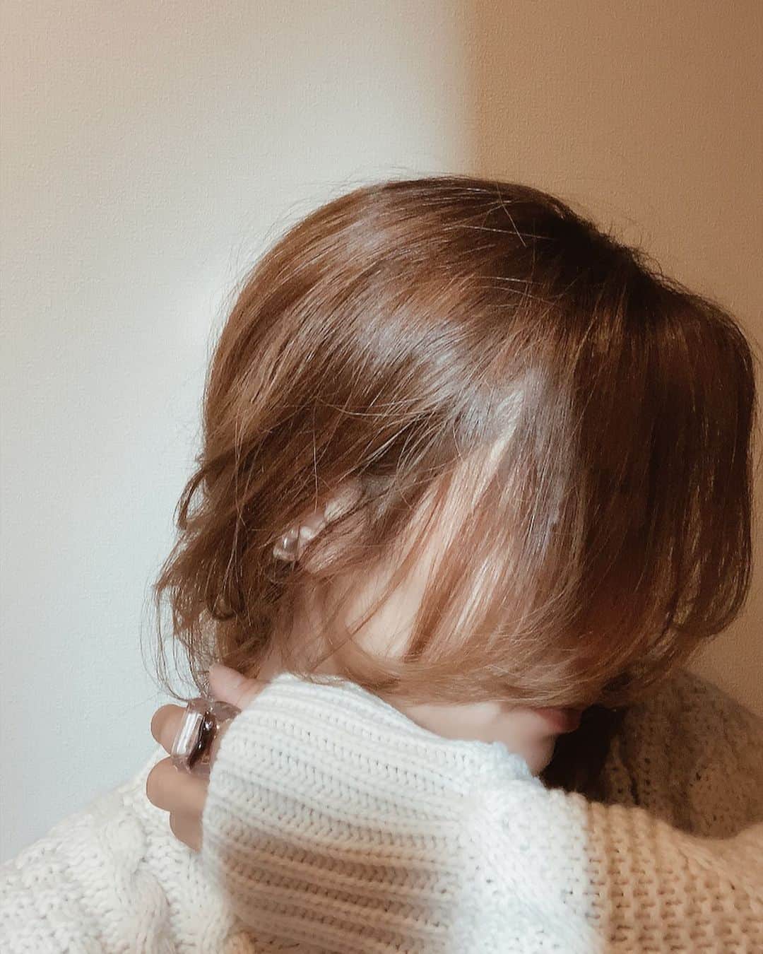 Erikaさんのインスタグラム写真 - (ErikaInstagram)「knit × clear  冬のクリアがかわいい🤎 ブラウンが混ざったものと、2個づけ  @bellthink  さんは アクセサリーもヘアアクセサリーも タイプで良くチェックしてる。  ┈┈┈┈┈┈┈┈┈┈ #ハンドメイドアクセサリー#ハンドメイド#アクセサリー#クリアアクセサリー#リング#イヤカフ#イヤーカフ#ファッション小物#ヘアアクセサリー#handmade#handmadeaccessory #accessory#clear#clearaccessory」11月13日 16時38分 - 911erika
