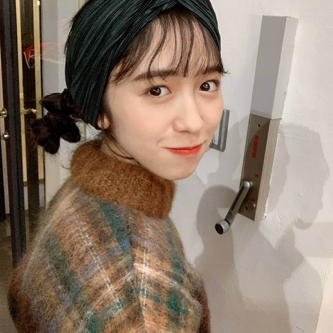 小泉遥香のインスタグラム：「あきちゃんが撮ってくれた 少し前のσ(´∀`me)  可愛い可愛い！！ってめっちゃ後ろ姿撮ってくれるあきちゃんが可愛すぎたwww  撮ってくれてありがとう( *ˆ︶ˆ* )  #Instaharum #秋 #秋服 #生写真オフショット #あきたんカメラ #おはる #小泉遥香 #菅田愛貴 #あきたん」