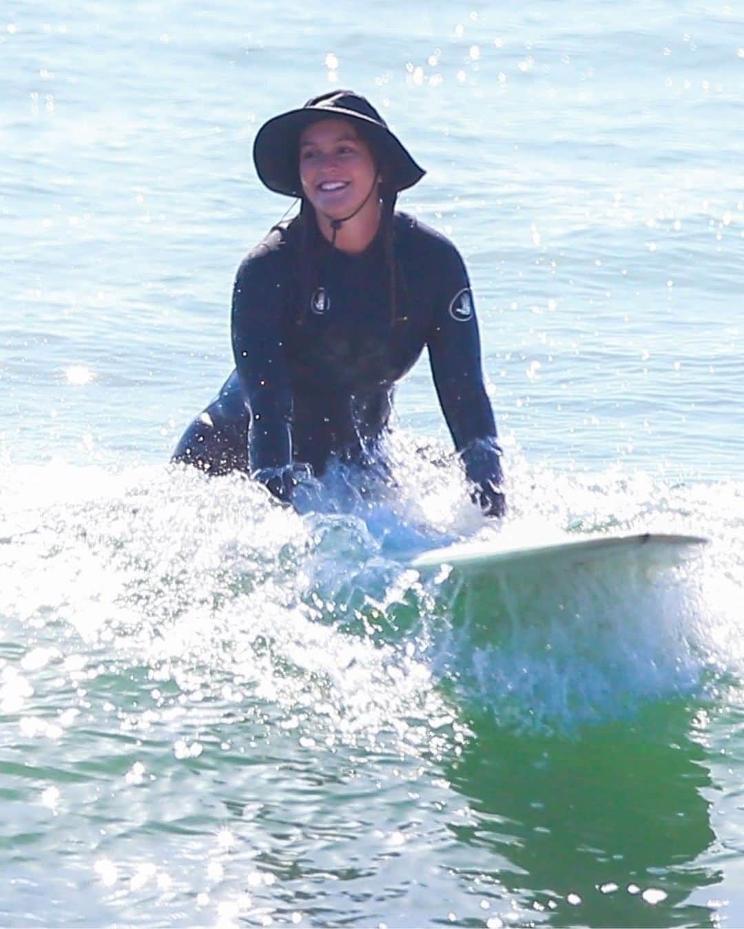 Just Jaredさんのインスタグラム写真 - (Just JaredInstagram)「Adam Brody keeps his balance by striking a pose on his surfboard during a surfing date with wife Leighton Meester in Malibu #AdamBrody #LeightonMeester Photos: Backgrid」11月13日 16時45分 - justjared