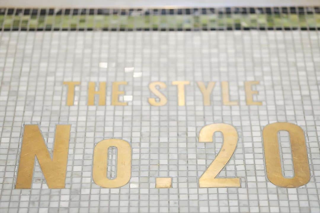 THE STYLE No.20 NEW YORK STYLE WEDDINGのインスタグラム：「2020年5月☆オープン2周年★ 口コミサイトの料理部門4年連続No.1獲得 No.20で自分たちらしい結婚式が叶う . ↓詳しくはHPをチェック↓ https://www.styles.jp/wedding/20f/ . 週末＆平日ブライダルフェアを開催しております メッセージ or ダイレクトメールからでも予約可能 . ↓ TEL ↓ 086-234-7310 . ↓ MAIL ↓ info-thestyle@styles.jpn.com . #thestyle #wedding #bridal #party #weddingparty #weddingphoto #weddingdress#starwedding #instagood #instalike #love #style #instapic  #結婚式 #結婚 #岡山結婚式 #ウェディング #プレ花嫁 #花嫁 #テーブルコーディネート #結婚式準備 #日本中のプレ花嫁さんと繋がりたい #ウェディングドレス #ウェディングフォト #ウェディングレポ #令和婚 #令和」