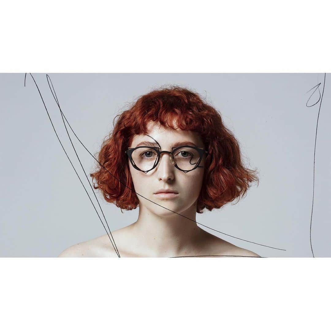 マサヒロマルヤマのインスタグラム：「Just Launched update new collection "doodle". I expressed a 360-degree animation with doodle lines. https://masahiromaruyama.com/  Art director : Makoto Sawada Photographer : Yume Hair and Make : 畑江 千穂 Retouch : 寺澤 恒 Frontend engineer : Jongmin Kim  #doodle #MASAHIROMARUYAMA #eyewear #sunglasses #maideinjapan」