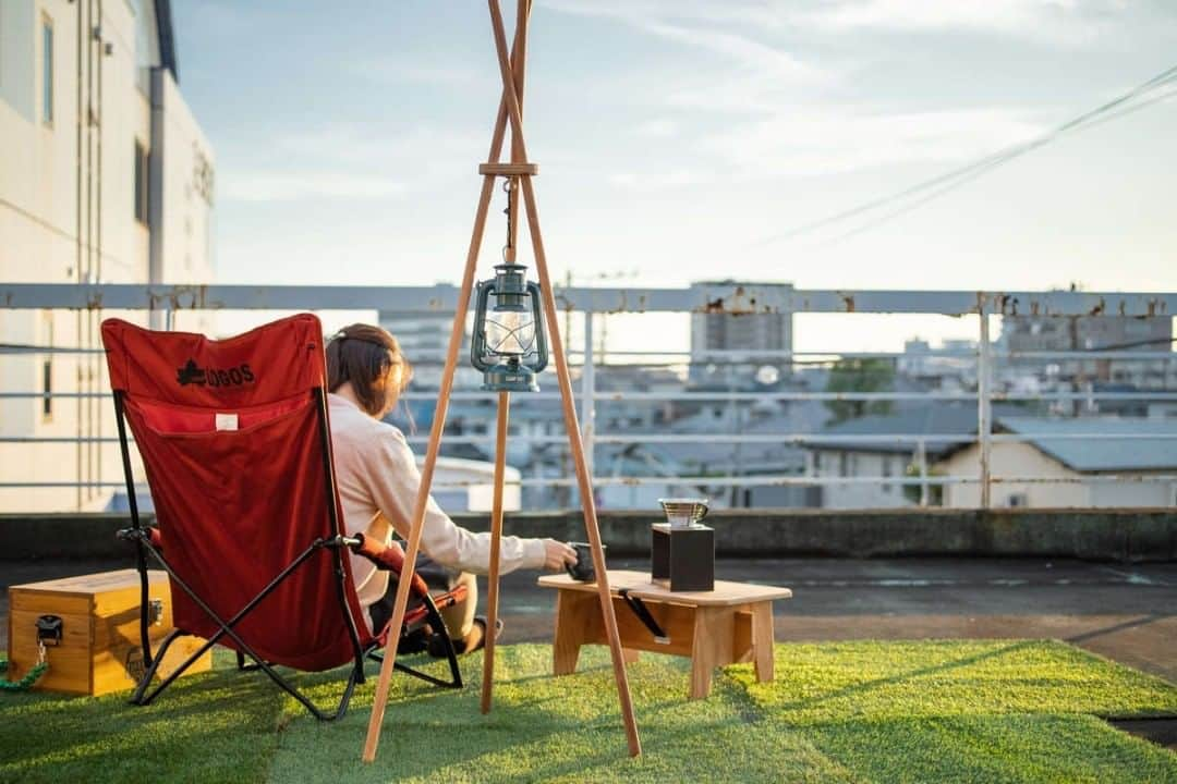 エンチョーさんのインスタグラム写真 - (エンチョーInstagram)「【DIYレシピ】***トライポッドランタンスタンド*** 静岡県のオシャレ女子に人気の情報誌「womo」とコラボレーションして、初心者にも簡単に手づくり！トライポッドランタンスタンドをDIY♪ * ベレンピングやインテリアにもピッタリなトライポッドを作ってみましょう♪ * ▼DIYレシピはこちら  https://womo.jp/column/detail/41229/ * Let's エンジョイDIY！ *  #diy女子倶楽部 #エンチョー #diy #ホームセンター #エンジョイdiy #diyレシピ #diy女子 #womo #diyレシピ  #トライポッド #トライポッド自作 #キャンプギア #キャンプギア自作 #ランタンスタンド #ランタンスタンド自作」11月13日 17時01分 - encho.co