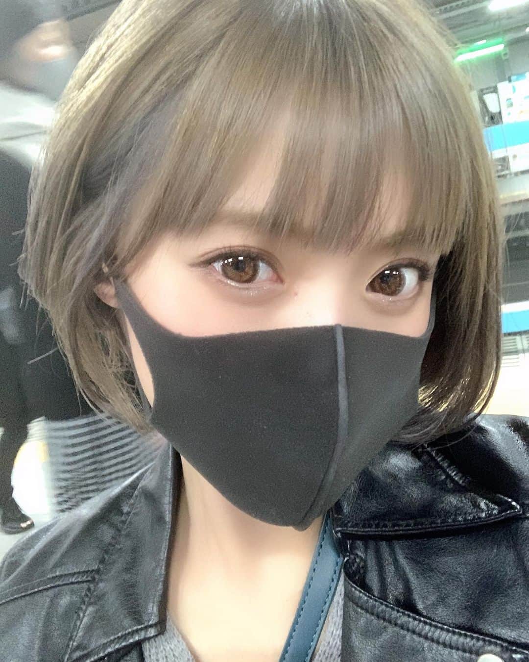 のインスタグラム：「やたー❤ まぢテンションあがる仕上がり(☆´ิ罒´ิ)ﾆﾔ #美容院 #グレージュ #ブリーチ #栗頭 #ショート」