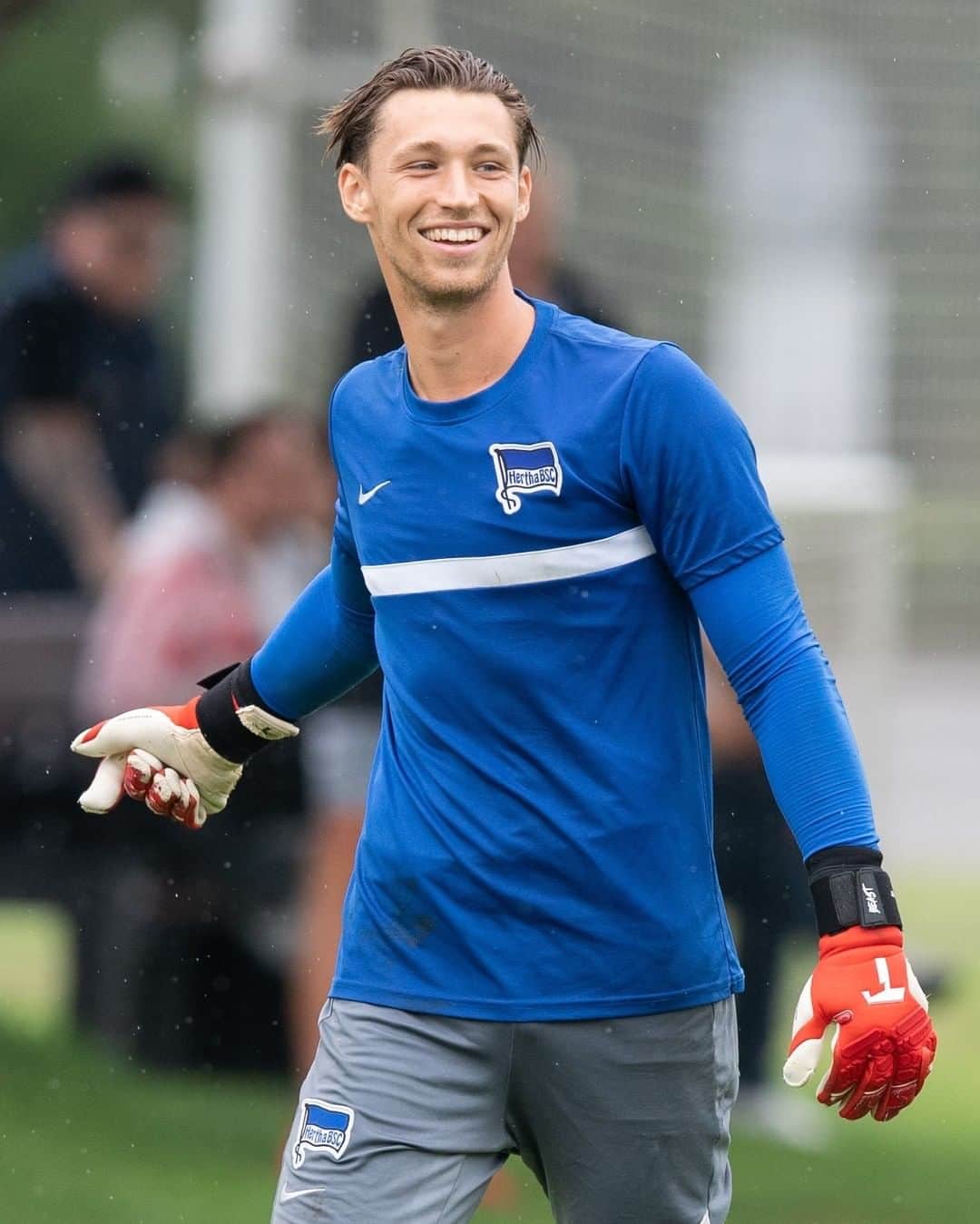 ヘルタ・ベルリンのインスタグラム：「Unser Eigengewächs @nils_koerber hat Geburtstag! 🎂 🎁 Alles Gute zum 24.! Bleib gesund und hab einen schönen Tag. 🎉 . . #körber #geburtstag #happybirthday #berlinerjunge #berlin #bundesliga #HaHoHe #herthabsc」