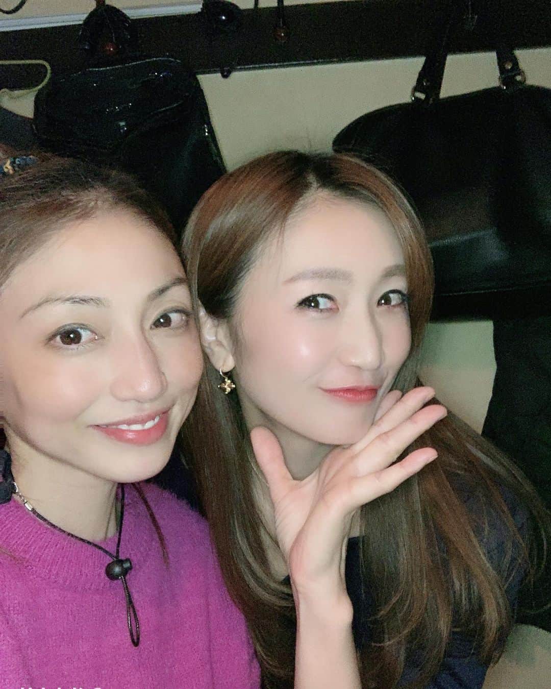 のインスタグラム：「美央ママバースデー❤️ またまた第二段！恵比寿R's BARのひでくんや恵比寿仲間ときたよー！ 久しぶりにgRayにて長居したわー❣️ #中川愛海 #アミュラン #アミュラングルメ #アミュラン星 #美央ママ #バースデー #誕生日はつづくよどこまでも」