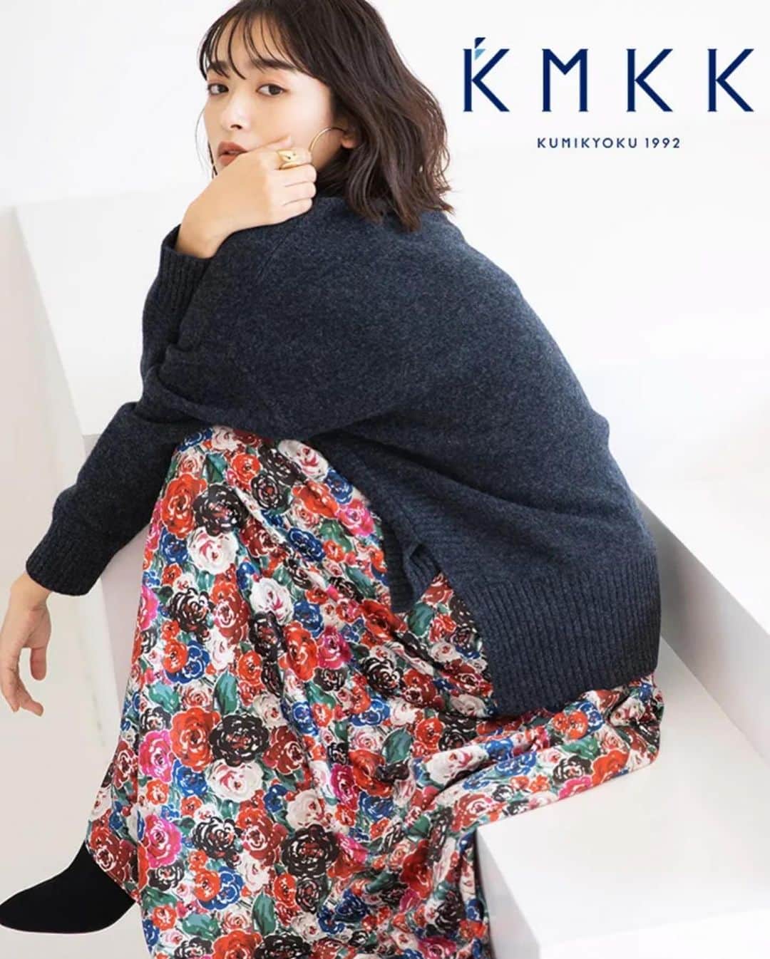 近藤千尋のインスタグラム：「組曲の新レーベル「KMKK」 のイメージもでをさせて頂いてます🥰❄️ カジュアルで、大人っぽく、 トレンドも満載で可愛いお洋服を 着て撮影📷しました☺️❤️  WEB＆POPUPストア限定の キッズもあるので 是非チェックしてみてください😚😚 @kumikyoku_jp  @kmkk_jp」