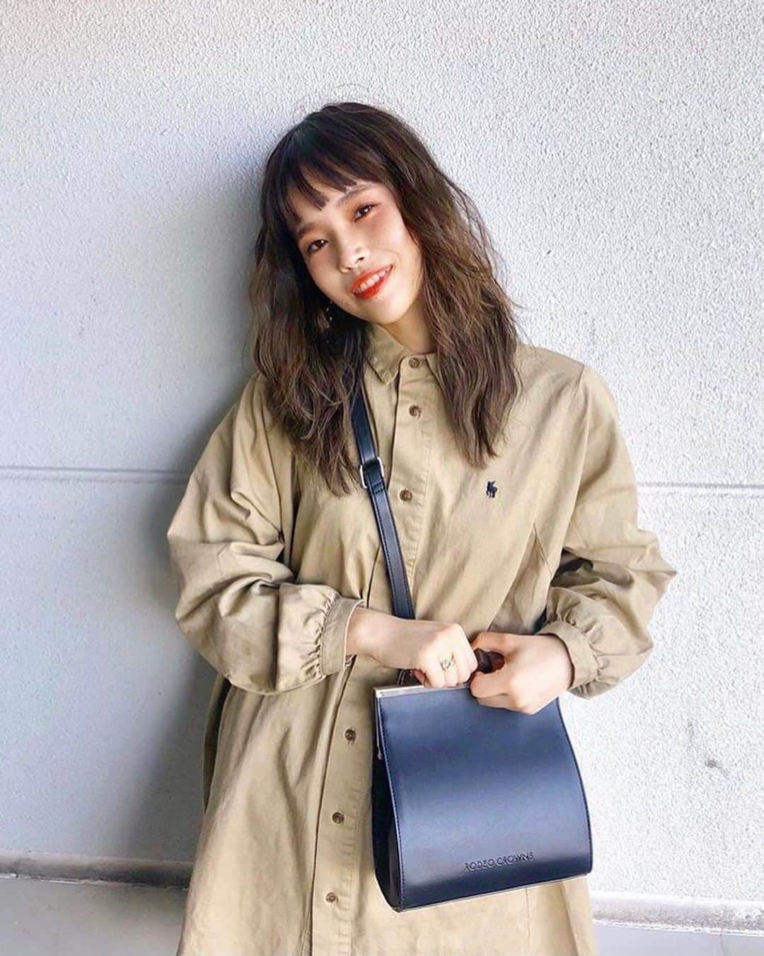 のインスタグラム：「NEW BAG COLLECTION ━━━━━━━━━━━━━━━━━━ お洒落の完成度を上げる要、それは小物！ バッグも季節に合わせて持ち替える事が大切。  どんなコーデにも合わせやすく、 かわいいバッグが続々登場✨  画像TAPで商品詳細をチェック✔️ ━━━━━━━━━━━━━━━━━━ #SHELTTERWEBSTORE #SWS」
